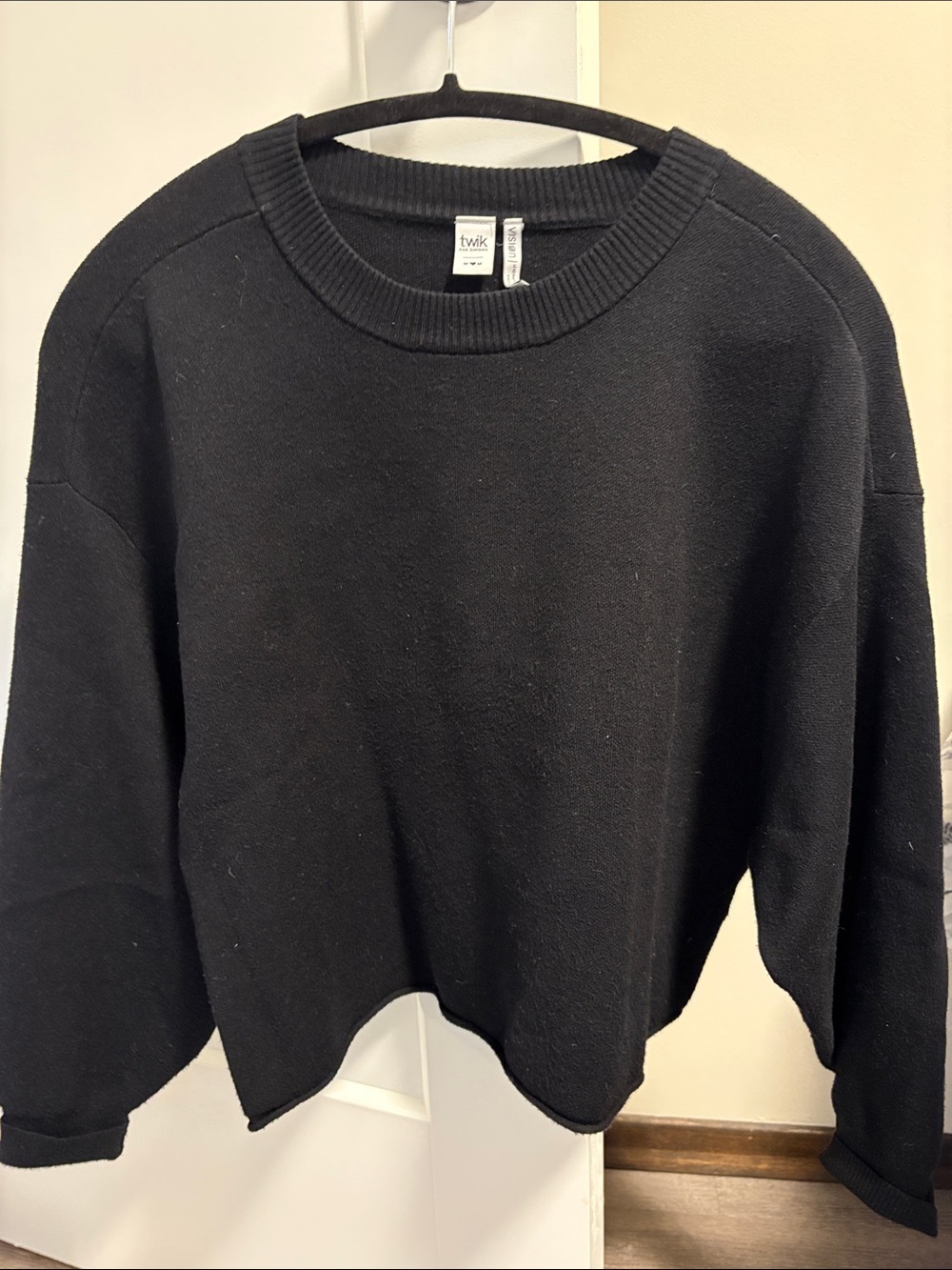 twik Women’s Black Crewneck Pullover Sweater